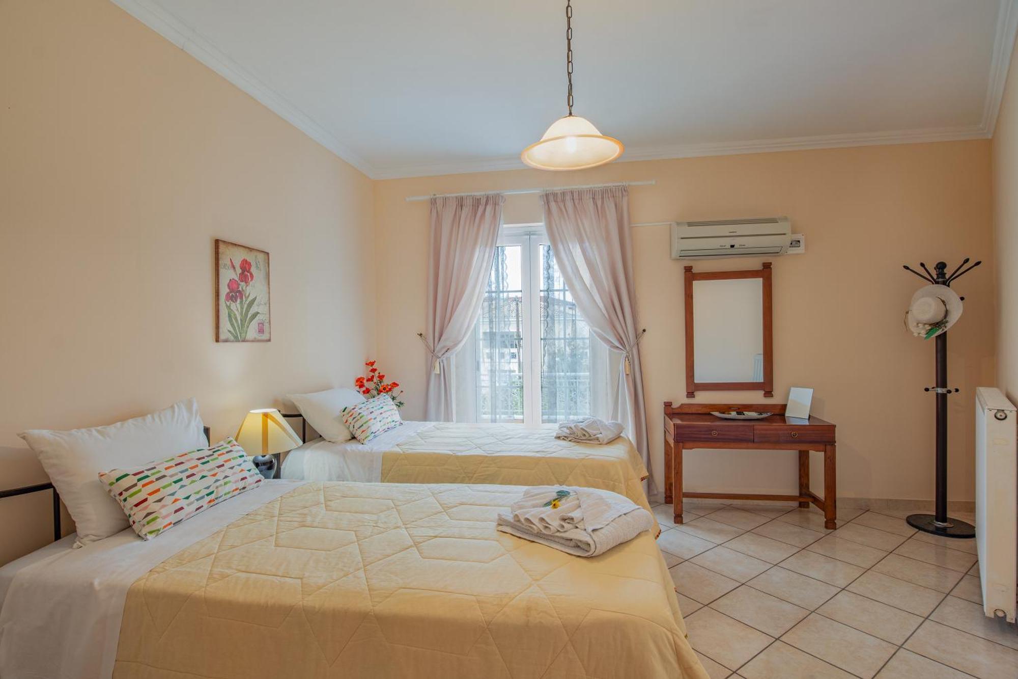 House Of Velenia - 2 Bedroom Apartment Near Old Town, Airport And Bus Station Corfu  外观 照片